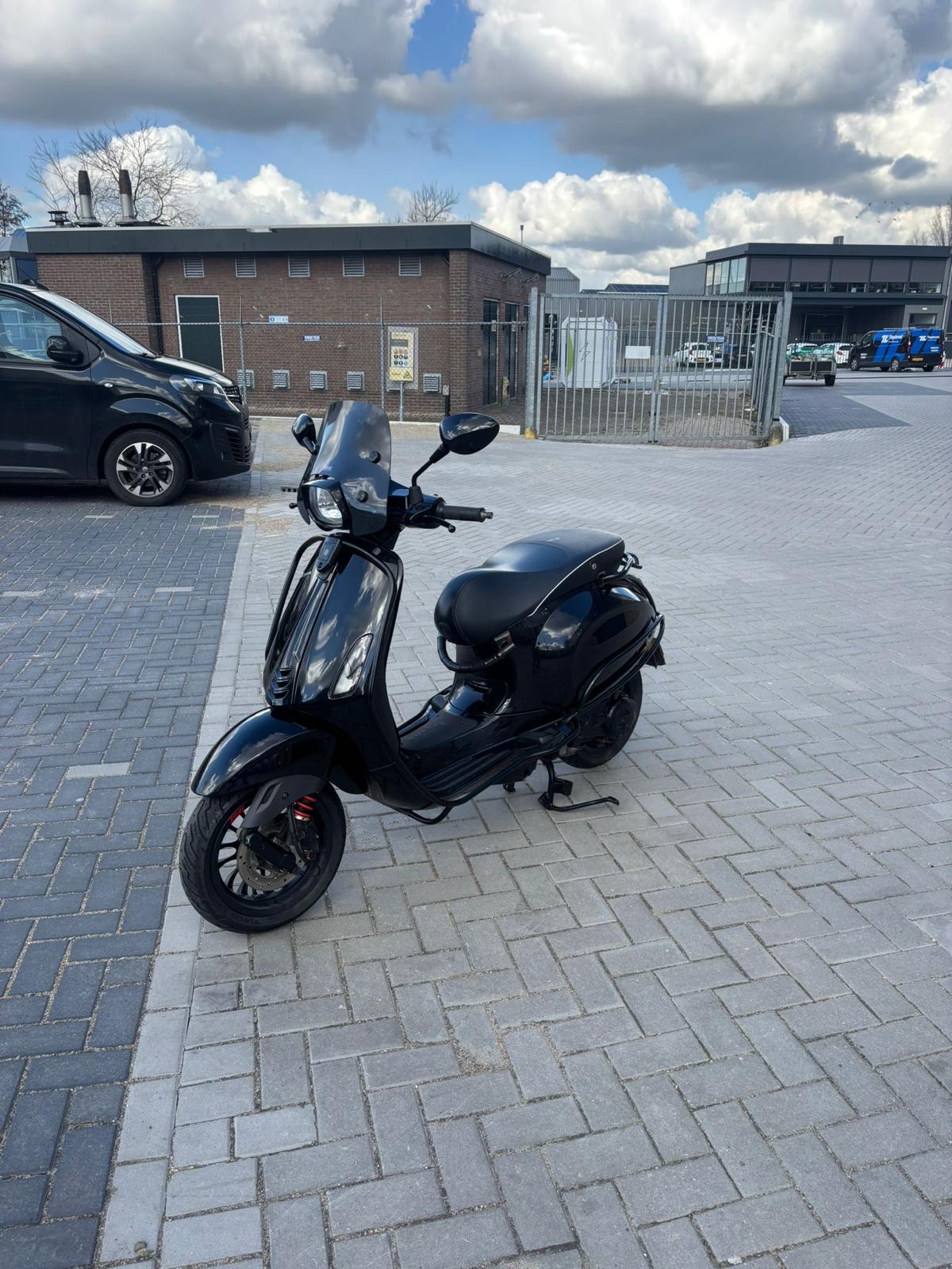 Vespa Sprint Black on Black